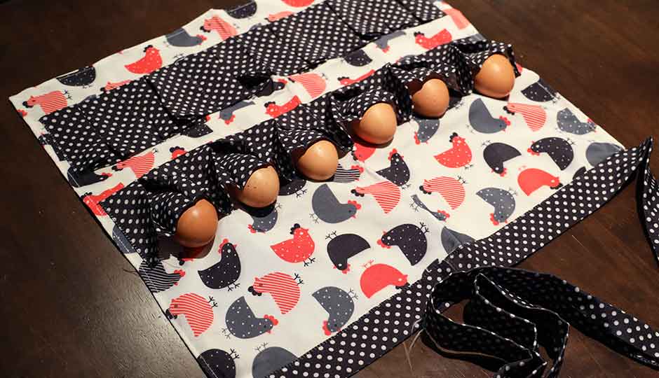 apron with pockets to hold a dozen eggs